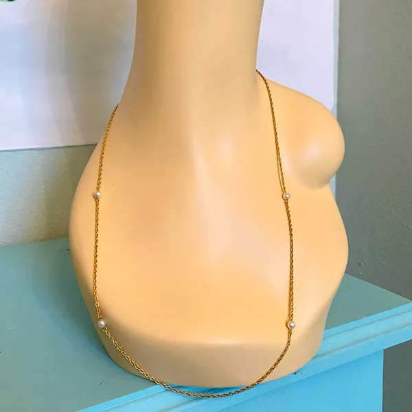 Vintage gold Avon necklace with pearls! Never worn, beautiful necklace! - Image 2