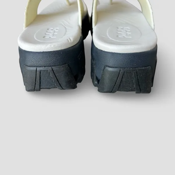 P448 Bondi Platform Flip Flops Cream Black Vibram Lug Sole EU 41 Grunge Y2K insp - Image 6