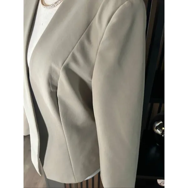 Express tan blazer size 12 short style office wear stylish office blazer - Image 2