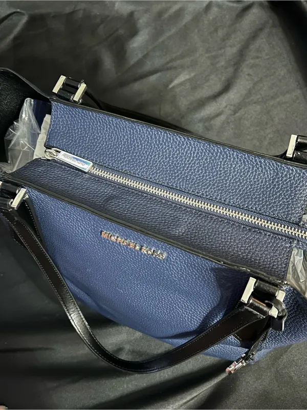 Michael Kors Navy and Black Pebbled Leather Tote - Image 9
