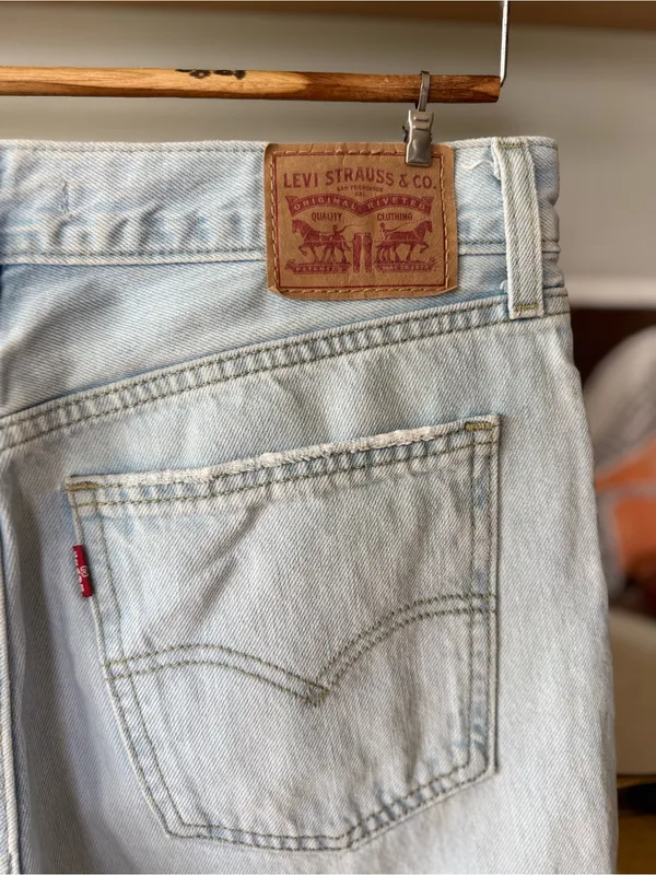 Levi's Low Pro Straight Light Wash Denim Jeans Distressed Knee Rips Size 28 - Image 5