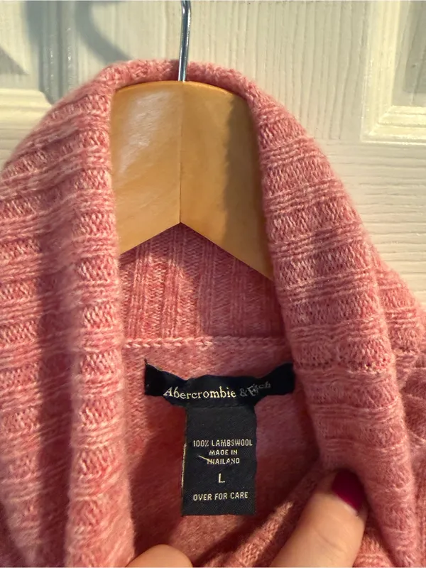 Abercrombie & Fitch Pink Cropped Turtleneck Sweater in Heathered Pink - Image 3