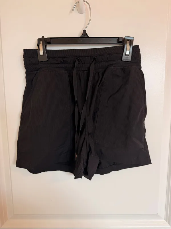 Lululemon Dance Studio High-Rise Short 3.5" Size 2 - Image 3