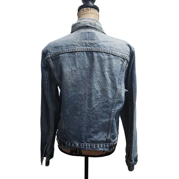 Vtg Levi's Denim Trucker Jacket Classic Fit Light Wash‎ Jean 40 Made in USA - Image 3
