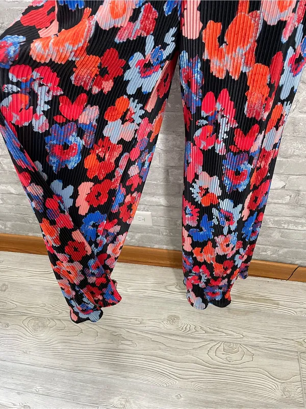 Dee Elly Pleated Floral Wide-Leg Jumpsuit in Black with Red & Blue Flowers - Image 2