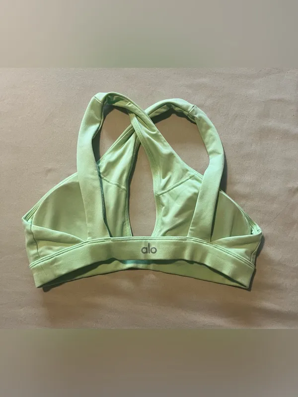 ALO Yoga destination bra in ultra mint - Image 4