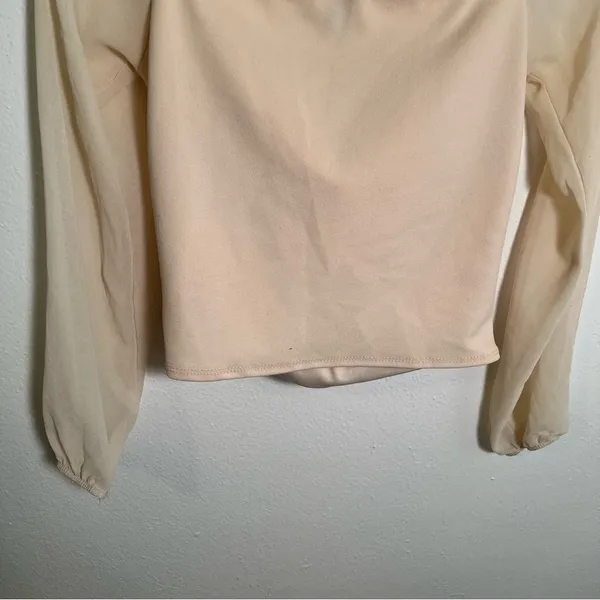 Windsor Women's‎ Size Small Faux Wrap Off Shoulder Top Beige Cream Long Sleeve - Image 8