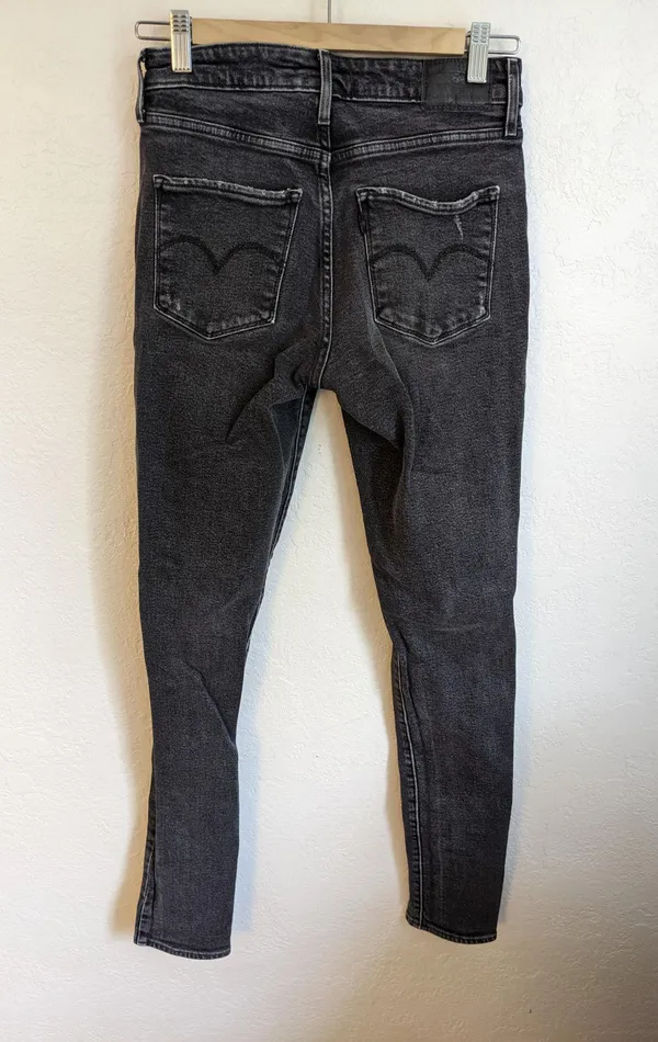 Levi’s Grey Distressed Jeans - Image 3