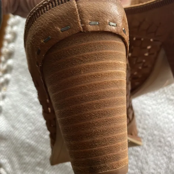 Dolce Vita ankle boots in SZ 6.5 - Image 4