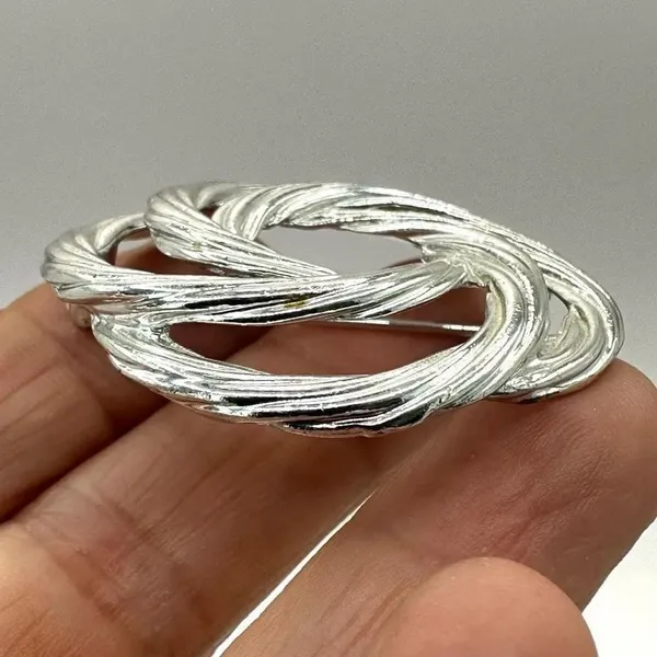 Vintage silver tone twisted knot Brooch - Image 7