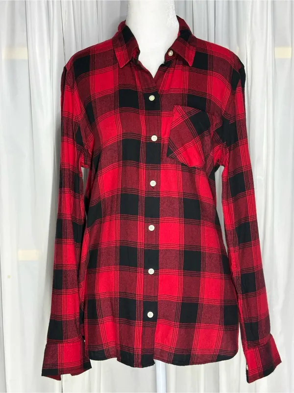GAP Red and Black Plaid Casual Button-Down Shirt - Image 2