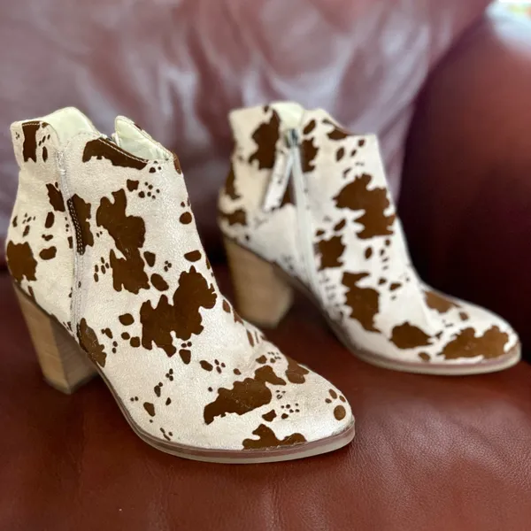 Maurices Cream and Brown Cowprint Ankle Boots - Image 3