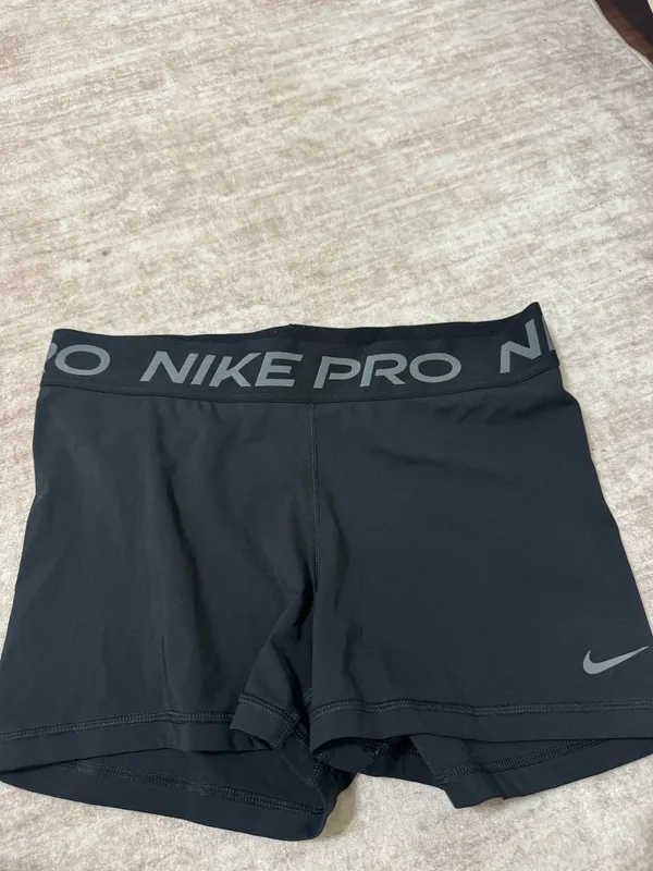 Nike pro shorts size large  - Image 2