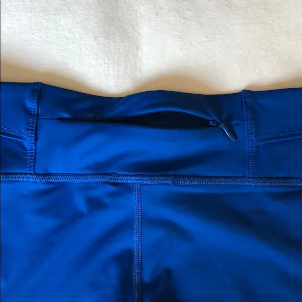 Fabletics Cropped Zippered Pocket Leggings - Image 5