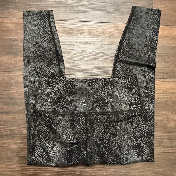 Beyond Yoga Metallic Snakeskin Leggings Black Silver High Waisted Medium Yoga - Image 3