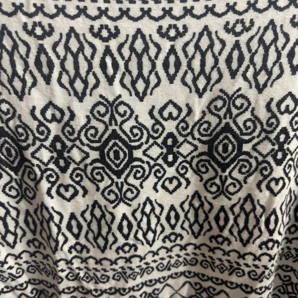 American Rag White and Black Geometric Patterned Crop Top - Image 3