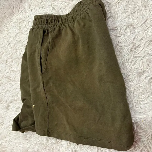 Guess Fleece Pull‎ On Logo Shorts Olive green gold size large - Image 6