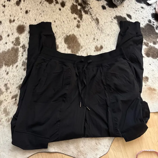 LULULEMON Dance Studio Relaxed-Fit Mid-Rise Cargo Jogger In‎ Black Size Large - Image 3
