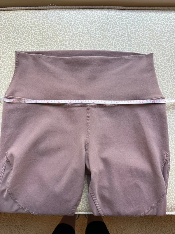 Alo Mauve Cropped Active Leggings with Sheer Panels sz M - Image 11