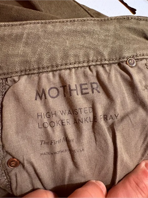Mother High Waisted Looker Ankle Jeans Fray Jeans in Military Green First Move - Image 8