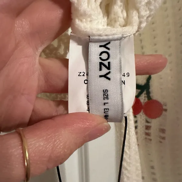 NWT Yozy Cherry Embroidered White Sweater Size L - Image 3