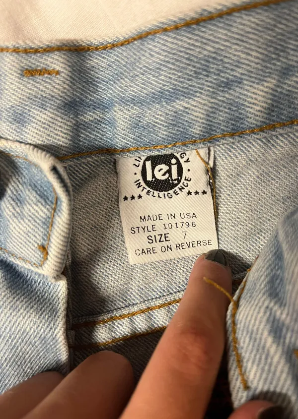 L.E.I Vintage Jean Shorts - Image 4