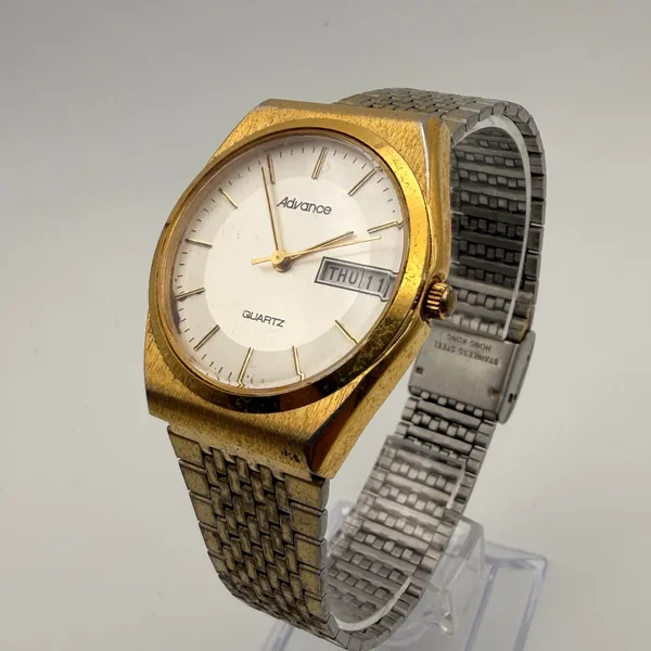 Vintage Advance Quartz Day-Date Men's Wristwatch - 80s/90s Working New Battery - Image 4