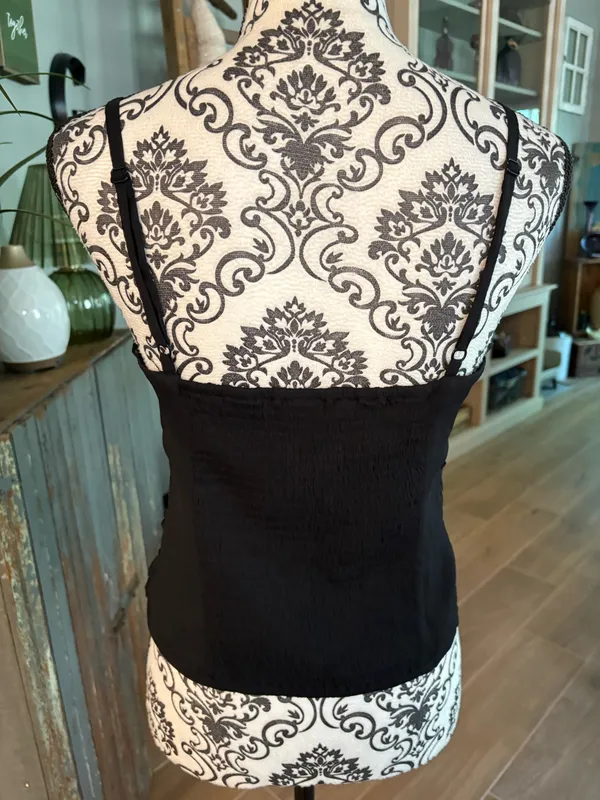 Old Navy Gap size medium spaghetti strap black top - Image 4