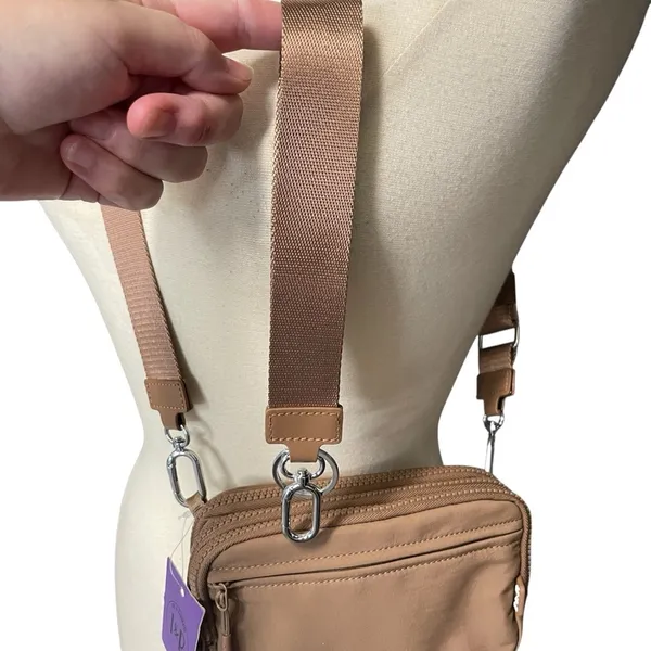 NWT 3-in-1 Crossbody, Belt & Wristlet‎ Bag - Image 3