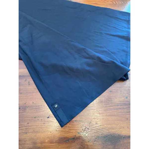 Lululemon women's black stretchy oversized scarf EUC - Image 6