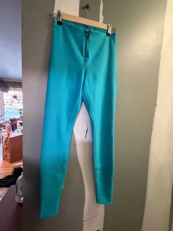 Alo Yoga Bright Aqua High-Rise Airlift Leggings with Front Zip - Image 4