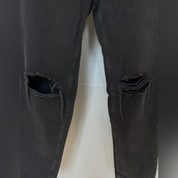 H&M Divided Black Distressed Straight Leg Jeans Size 4 High Rise Ripped Denim‎ - Image 3