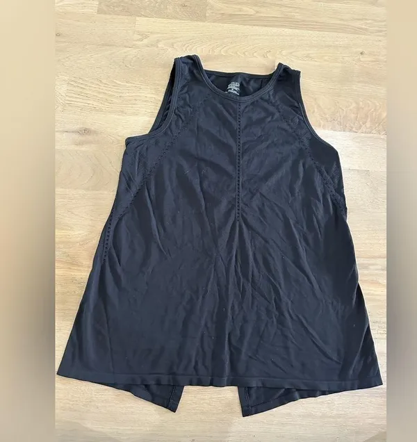 Athleta Foothill Tank top split back Black medium - Image 5