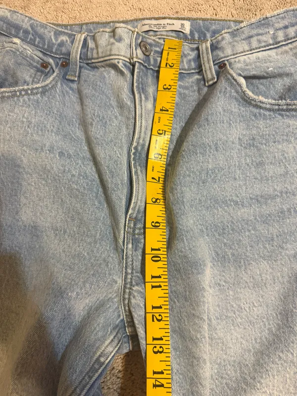 Abercrombie 90’s Ultra High Rise Jeans - Image 5