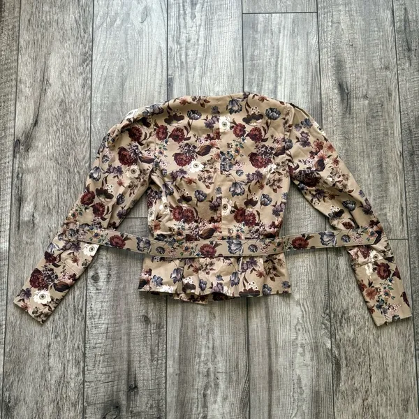 Antonio Melani brown floral blouse with belt - Image 8