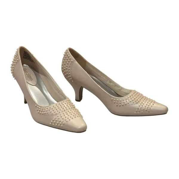 Silver Slipper Pumps Size 7M Beige Pearl Embellished Kitten Heels - Image 2