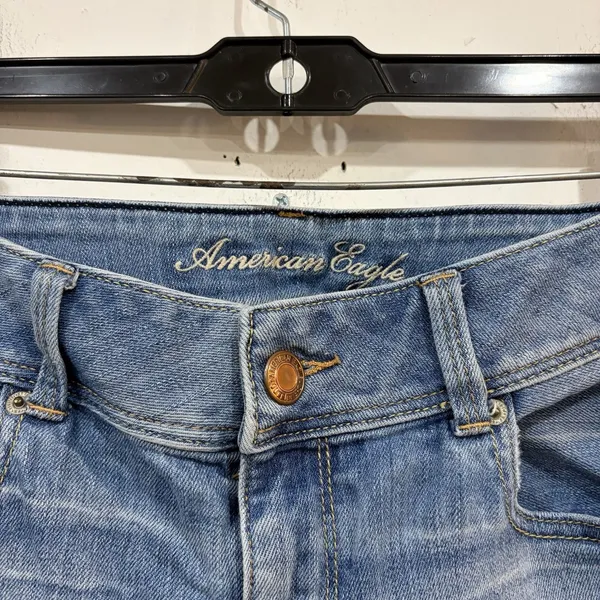 American Eagle Light Wash Slim Bootcut Jeans Size 8 Short Embroidered Pockets - Image 4