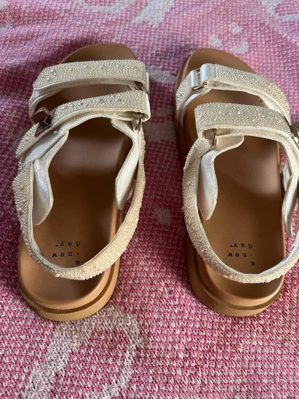 A New Day Women's Beige White Pearl Beaded Flat Synthetic Sandals Size 7.5 - Image 2