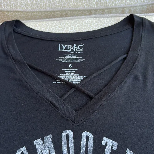 NWOT Lyric Culture Smooth As Tennessee Whiskey Concert t-shirt Black size S - Image 3