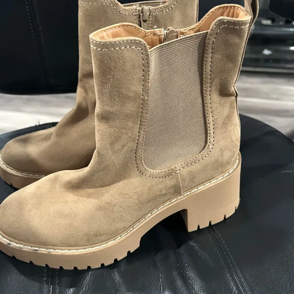 Universal Thread Tan Suede Ankle Boots - Image 5