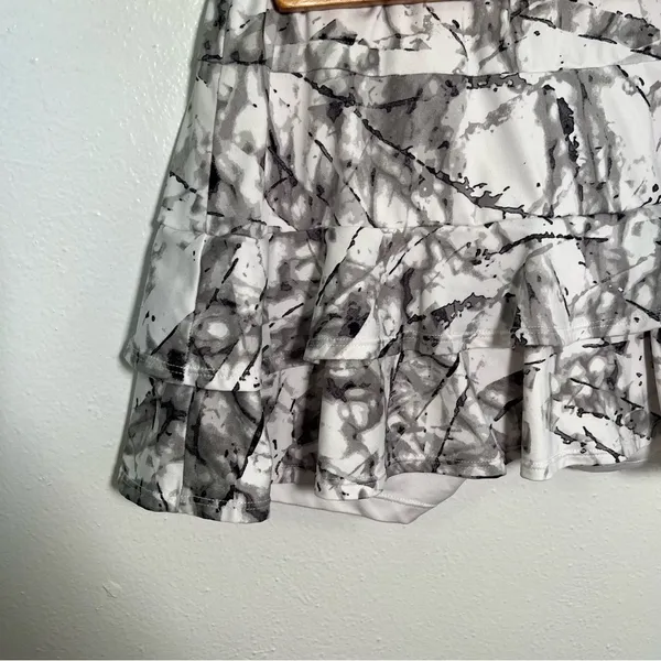Tail Women's Size XS Athletic Tennis Skort White Black Gray Geometric Splatter - Image 7