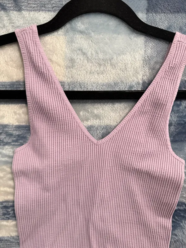 Comfort Cove Clothing Light Purple Ribbed V-Neck Cropped Tank Top - Image 2