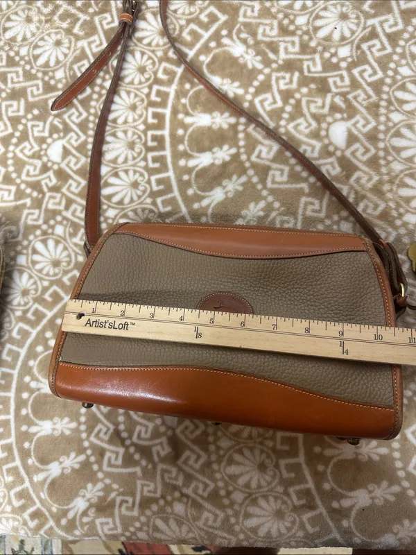 Dooney & Bourke 80s Taupe Pebbled Leather Crossbody with Tan Trim - Image 7