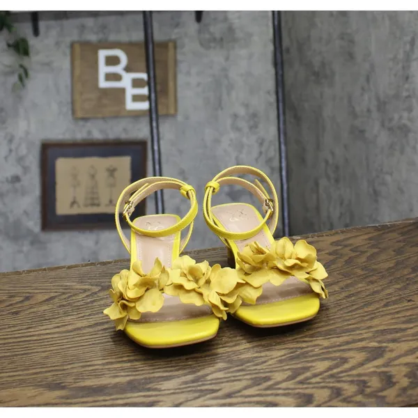NWT New York Company Womens Gwendolyn Kitten Heel Floral Yellow 6M - Image 8