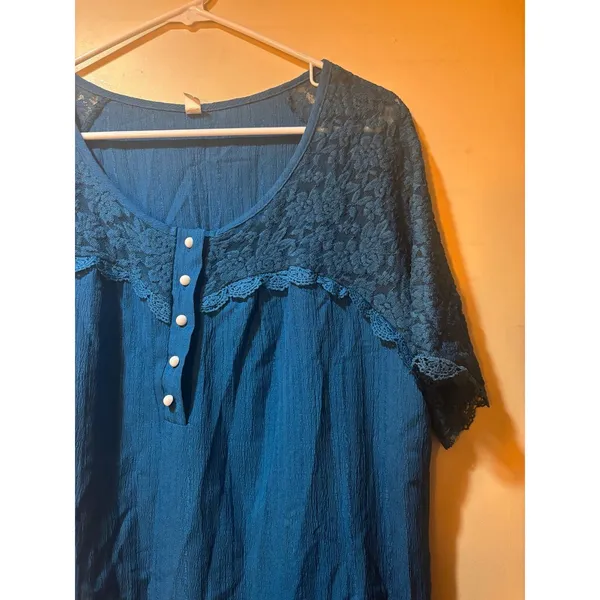 Woman’s Shirt Size XL no brand - Image 3