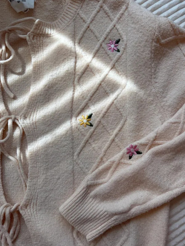 Willow & Wind Cream Floral Embroidered Tie Front Cardigan M/L - Image 5