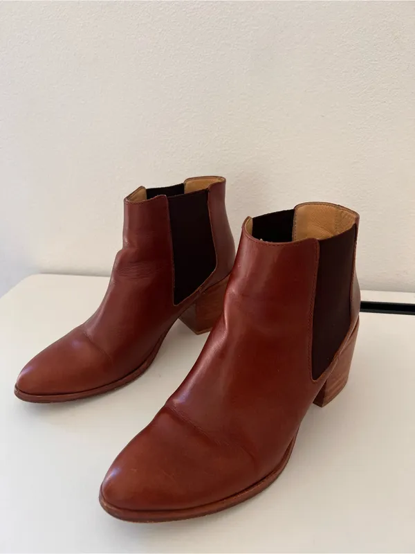 Nisolo Heeled Chelsea Leather Boot Size 8 - Image 5