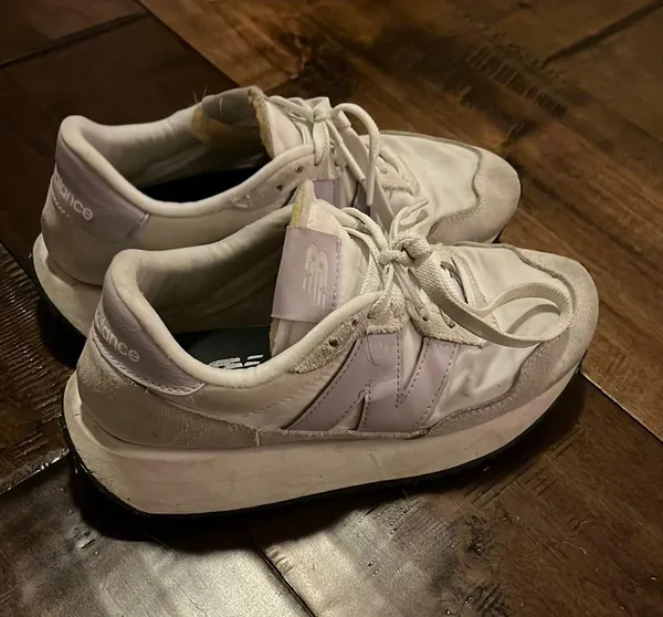 New balance 270s sneakers size 6.5 - Image 2