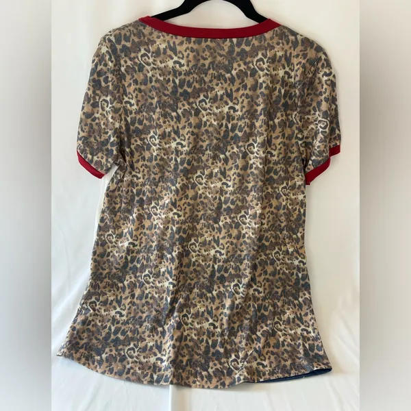 Leopard & Stars Colorblock Tee with Pocket - Image 2