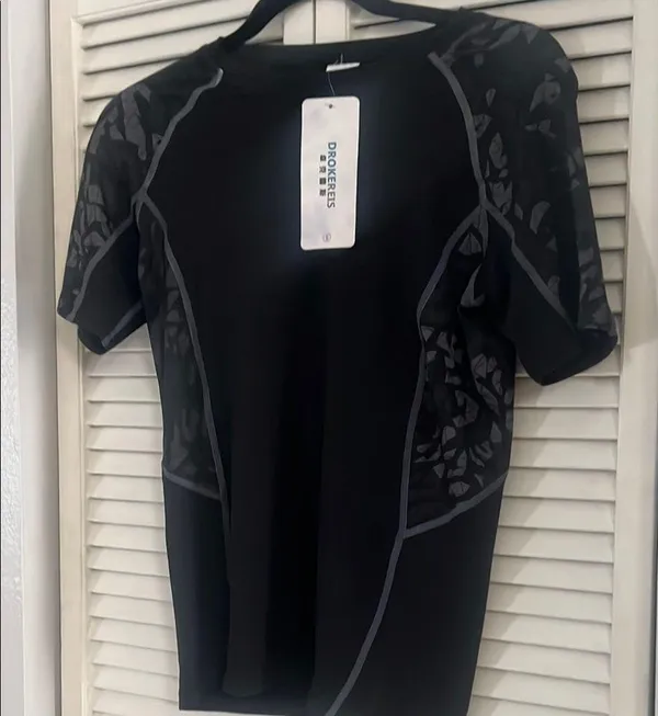 Drokereis Black Athletic swim top Small - Image 2